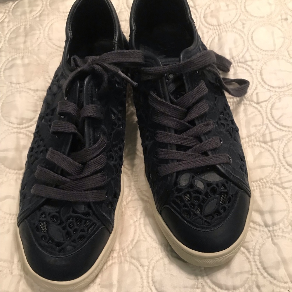 Tory Burch navy lace sneaker sz 10 nwot